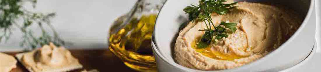 humus con aceite de oliva